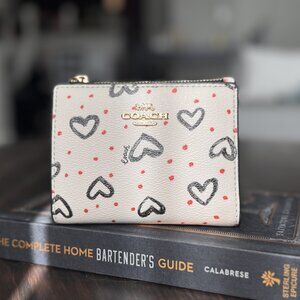 Coach - Bi-fold Snap Wallet - White & Black Hearts